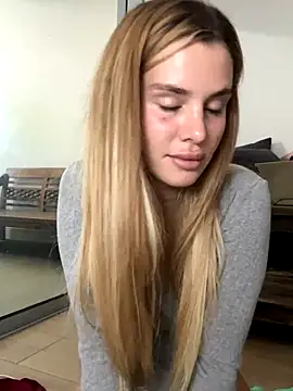 EmiliaCatalina online show from 12.04.25