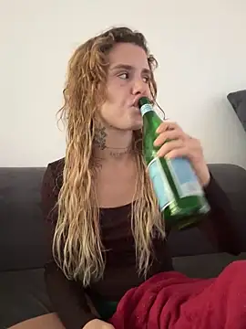 EmiliaCatalina online show from 02.10.26