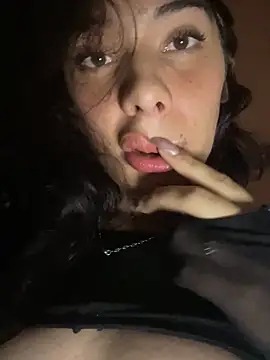 NICOLSKINNY1 online show from 03.06.25