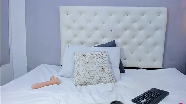 NICOLSKINNY1 online show from 10.06.25