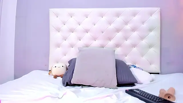 Snapshot of NICOLSKINNY1 chatting on 02.21.26 NICOLSKINNY1 online show from 02.21.26