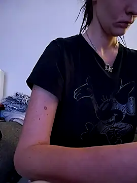 Snapshot of LauraBaby chatting on 11.12.25 LauraBaby online show from 11.12.25