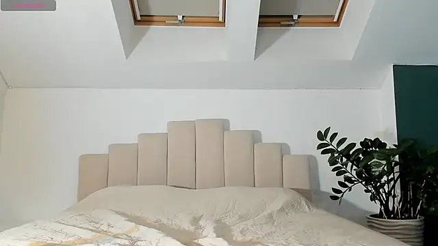 LunAnna online show from 09.28.25