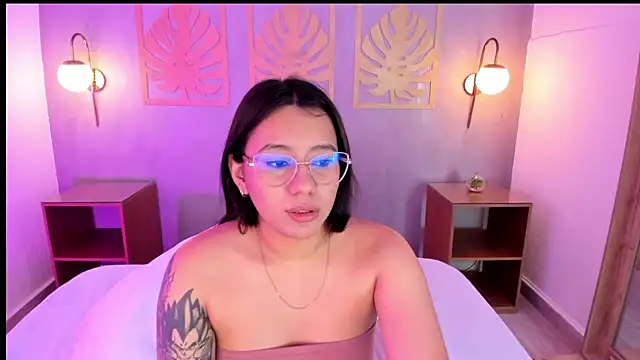 Snapshot of majo_rosse_ chatting on 09.27.25 majo rosse online show from 09.27.25