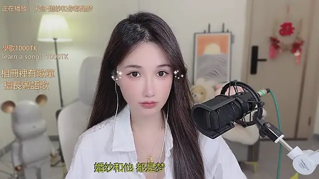 Snapshot of babykitty- chatting on 10.28.25 babykitty- online show from 10.28.25