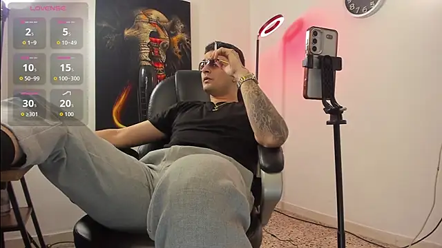 Snapshot of Nicolas_Fellener chatting on 10.27.25 Nicolas Fellener online show from 10.27.25