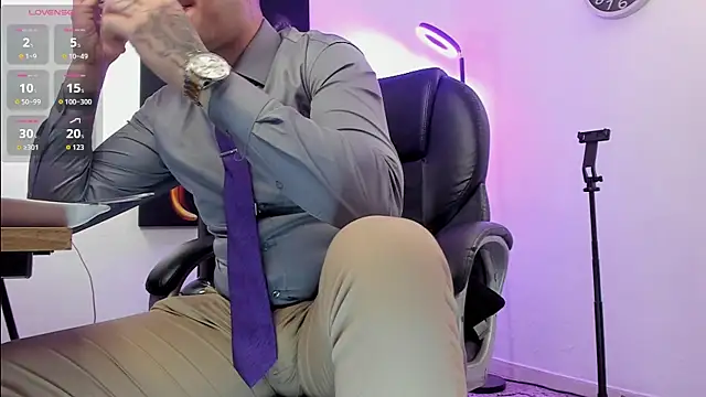 Snapshot of Nicolas_Fellener chatting on 11.08.25 Nicolas Fellener online show from 11.08.25