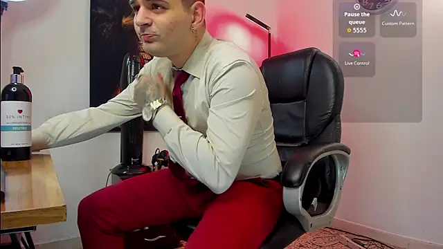 Snapshot of Nicolas_Fellener chatting on 11.12.25 Nicolas Fellener online show from 11.12.25