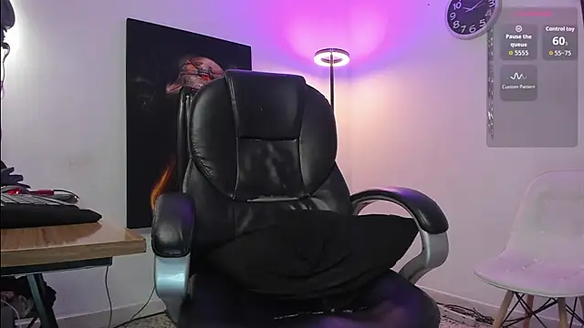 Snapshot of Nicolas_Fellener chatting on 11.18.25 Nicolas Fellener online show from 11.18.25