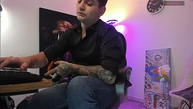 Snapshot of Nicolas_Fellener chatting on 11.26.25 Nicolas Fellener online show from 11.26.25