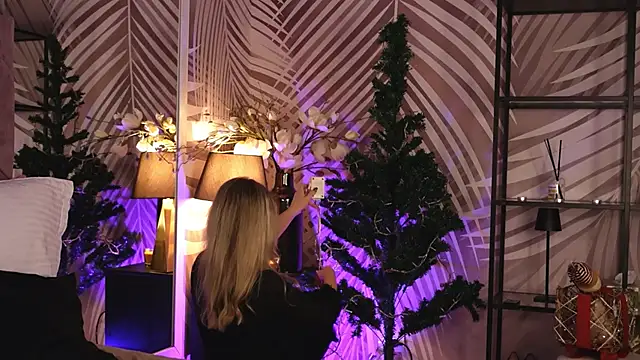 Snapshot of KatyaBelle chatting on 12.04.25 KatyaBelle online show from 12.04.25