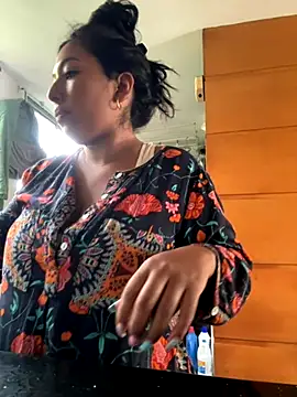 emmyjhonson07 online show from 11.03.25