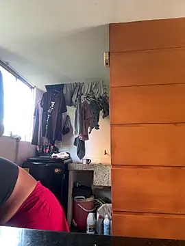 emmyjhonson07 online show from 12.17.25