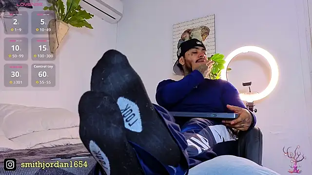 Snapshot of JordanSmiith_ chatting on 10.24.25 JordanSmiith online show from 10.24.25