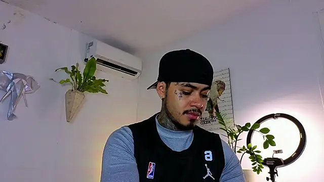 Snapshot of JordanSmiith_ chatting on 11.19.25 JordanSmiith online show from 11.19.25