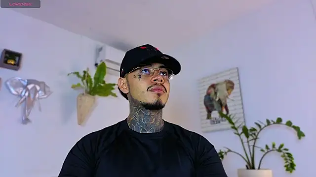 Snapshot of JordanSmiith_ chatting on 12.16.25 JordanSmiith online show from 12.16.25