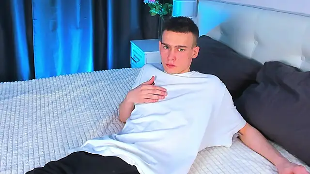 Snapshot of Kevin_Kesi chatting on 02.05.25 Kevin Kesi online show from 02.05.25