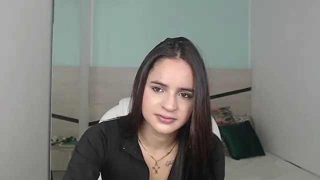 Snapshot of heidy_hoiss chatting on 12.23.24 heidy hoiss online show from 12.23.24