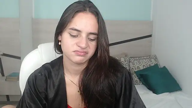 Snapshot of heidy_hoiss chatting on 02.14.25 heidy hoiss online show from 02.14.25