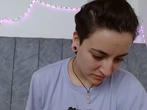 linda 33 online show from 09.15.25