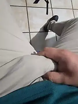 Snapshot of Pnstrokes chatting on 02.14.25 Pnstrokes online show from 02.14.25