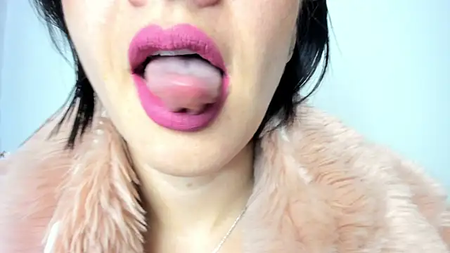 queen fetish online show from 12.17.24