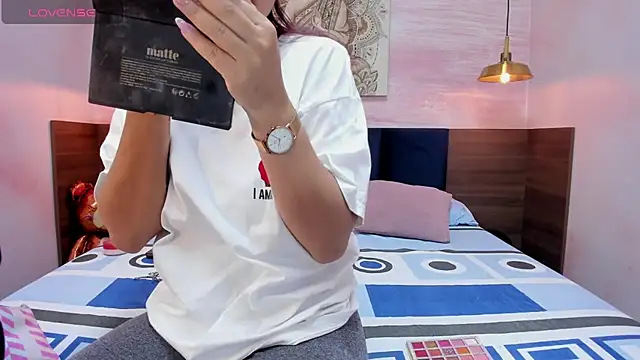 AnneDixie online show from 02.20.25