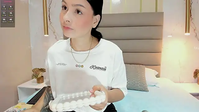 AnneDixie online show from 09.22.25