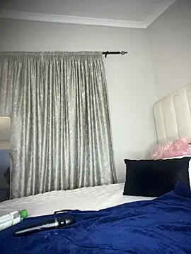 Snapshot of Bustygoddess32 chatting on 12.19.25 Bustygoddess32 online show from 12.19.25