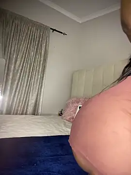 Snapshot of Bustygoddess32 chatting on 12.21.25 Bustygoddess32 online show from 12.21.25