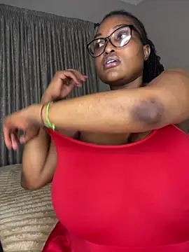 Snapshot of Bustygoddess32 chatting on 02.14.26 Bustygoddess32 online show from 02.14.26