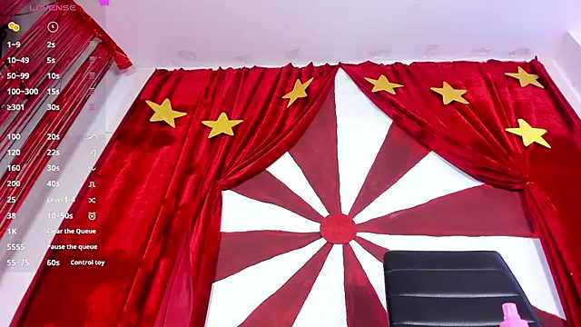 Snapshot of artmiaa chatting on 10.28.25 artmiaa online show from 10.28.25