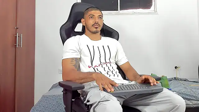 Snapshot of joris_vo chatting on 12.04.24 joris vo online show from 12.04.24