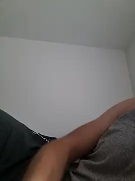 Snapshot of suarez1235 chatting on 11.17.25 suarez1235 online show from 11.17.25