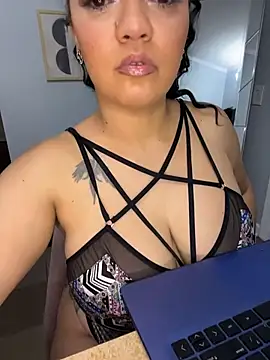 Snapshot of DestineeJayde chatting on 10.16.25 DestineeJayde online show from 10.16.25