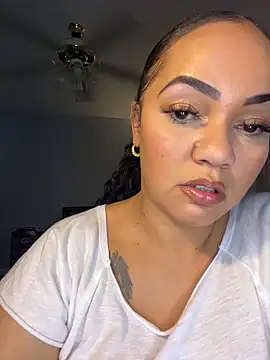 Snapshot of DestineeJayde chatting on 10.24.25 DestineeJayde online show from 10.24.25