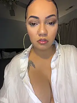 Snapshot of DestineeJayde chatting on 10.28.25 DestineeJayde online show from 10.28.25