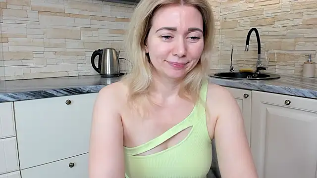 Snapshot of amanda___grey chatting on 03.10.26 amanda grey online show from 03.10.26