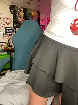 TrenaAnne online show from 03.13.25