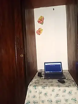 Snapshot of The-Peach-Flexer chatting on 10.28.25 The-Peach-Flexer online show from 10.28.25