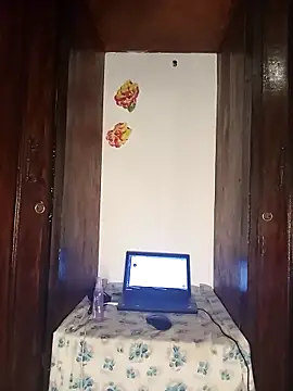 Snapshot of The-Peach-Flexer chatting on 11.08.25 The-Peach-Flexer online show from 11.08.25