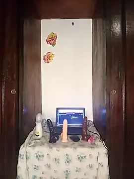 Snapshot of The-Peach-Flexer chatting on 11.26.25 The-Peach-Flexer online show from 11.26.25