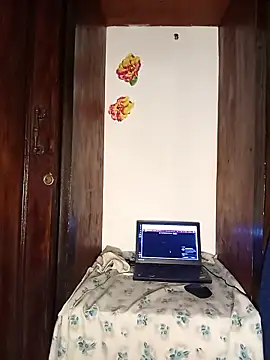 Snapshot of The-Peach-Flexer chatting on 11.30.25 The-Peach-Flexer online show from 11.30.25