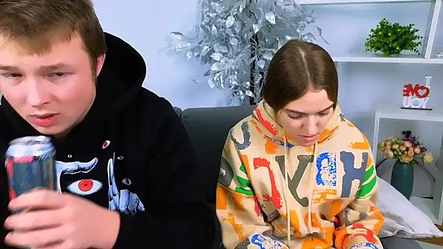 Snapshot of _Olli__Stiw_ chatting on 12.21.25 Olli Stiw online show from 12.21.25