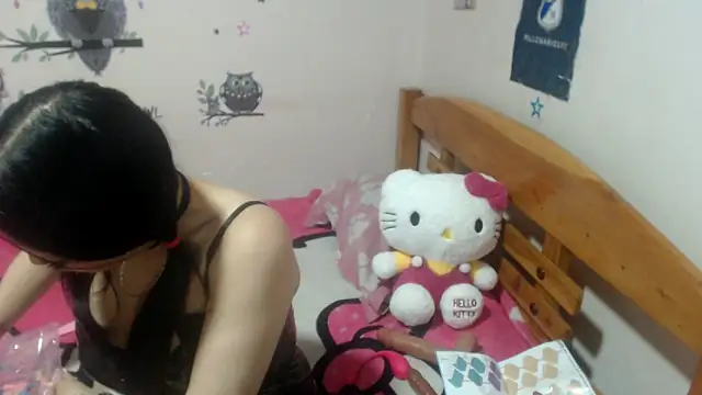 Snapshot of montthbluee chatting on 11.25.25 montthbluee online show from 11.25.25