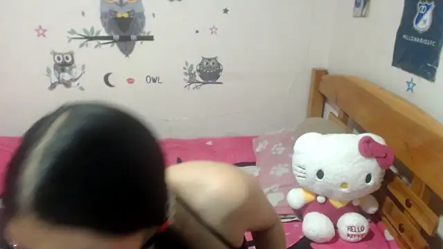 Snapshot of montthbluee chatting on 11.26.25 montthbluee online show from 11.26.25