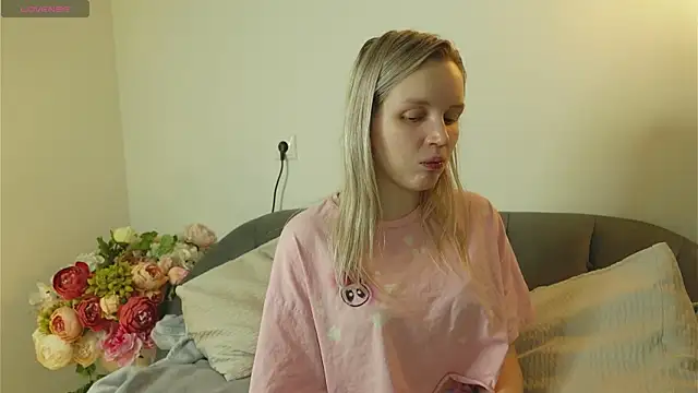 Snapshot of Beatrica_Klein chatting on 11.17.25 Beatrica Klein online show from 11.17.25