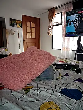 Snapshot of manuela_star chatting on 10.05.25 manuela star online show from 10.05.25