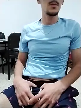 Snapshot of Zoro_23cm chatting on 10.30.25 Zoro 23cm online show from 10.30.25