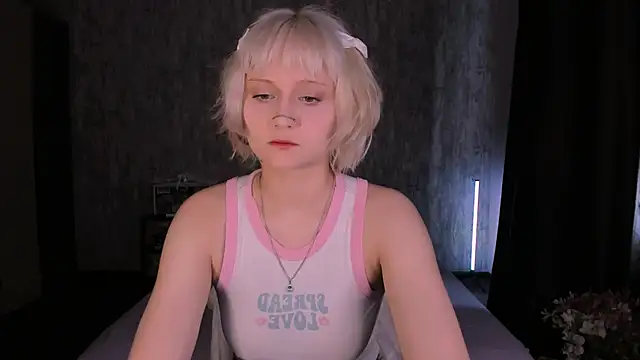 Snapshot of MariaMango chatting on 10.25.25 MariaMango online show from 10.25.25